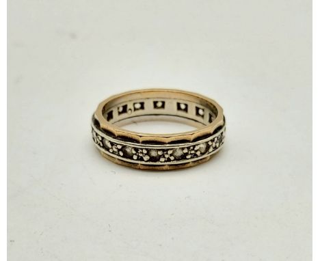 A 9K Yellow Gold and Silver Band Ring. Size O. 4.11g 