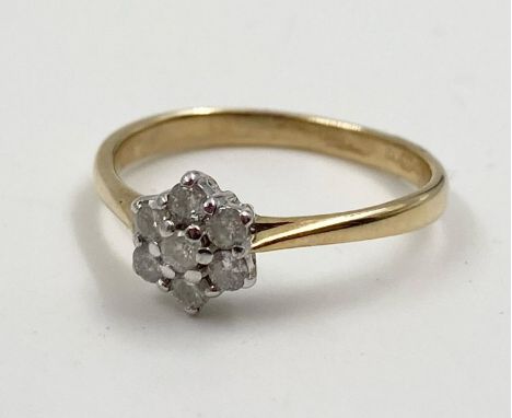 9CT YELLOW GOLD DIAMOND CLUSTER RING WITH 0.25CT, WEIGHING 2.2G AND IS A SIZE P 