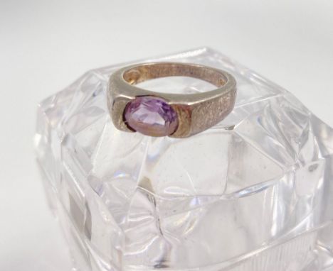 A Vintage Silver Amethyst Ring. Size M. 4.59g 