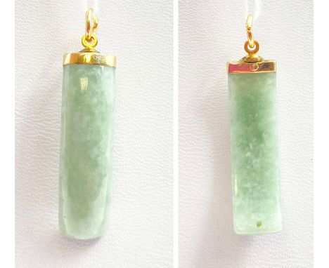 A Curved Jade Pendant. 3cm 