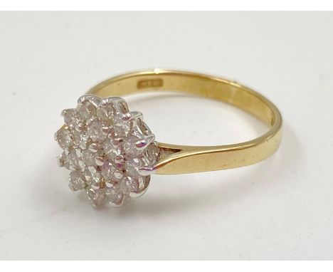 9CT YELLOW GOLD DIAMOND CLUSTER RING WITH 0.25CT, WEIGHING 1.7G AND IS A SIZE L 
