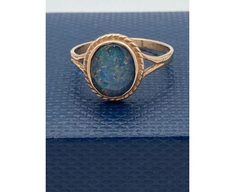 9 carat GOLD and OPAL ring, having oval Opal set to top  in gold rope effect mount . Full UK Hallmark. 