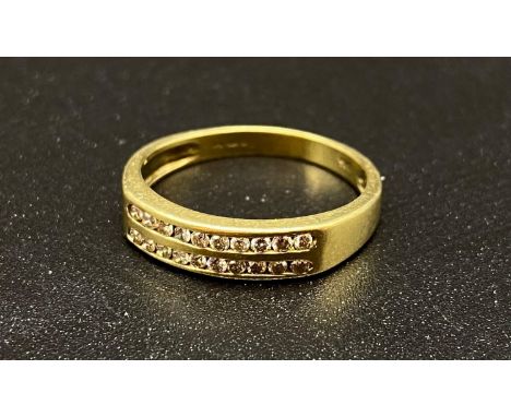 9CT YELLOW GOLD DIAMOND 2 ROW RING WITH  0.20CT, WEIGHING 2.3G AND IS A SIZE O 