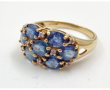 A 9K Yellow Gold Sapphire Ring. Seven Sapphires.Size 0. 3g 