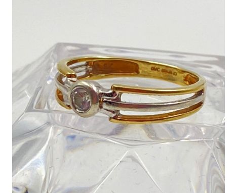 A 9K Yellow Gold Diamond Solitaire Ring. Size M. 1.84g 