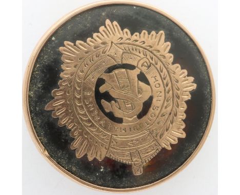 9ct rose gold mounted RASC mourning brooch, lacking pin, D: 25 mm. P&amp;P Group 1 (£14+VAT for the first lot and £1+VAT for 
