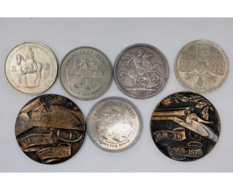 1890 silver crown of Queen Victoria, further crowns and commemoratives (7). P&amp;P Group 1 (£14+VAT for the first lot and £1