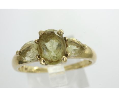 9ct gold trilogy ring set with peridot, size R, 2.1g. P&amp;P Group 1 (£14+VAT for the first lot and £1+VAT for subsequent lo