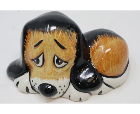 Lorna Bailey dog, Dozy, no cracks or chips, L: 14 cm. P&amp;P Group 1 (£14+VAT for the first lot and £1+VAT for subsequent lo