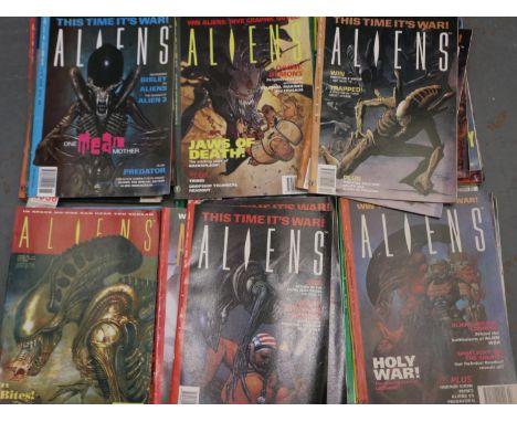 Approximately 60 Dark Horse comics, Aliens magazines. P&amp;P Group 2 (£18+VAT for the first lot and £3+VAT for subsequent lo