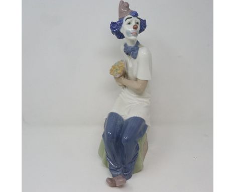 Nao clown figurine, H: 35 cm, no cracks or chips. P&amp;P Group 2 (£18+VAT for the first lot and £3+VAT for subsequent lots) 