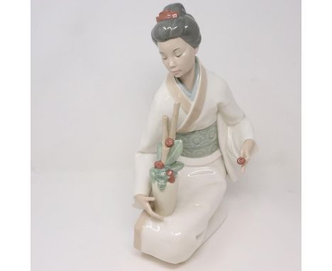 Nao Japanese lady figurine, 1276, H: 36 cm, no cracks or chips. P&amp;P Group 2 (£18+VAT for the first lot and £3+VAT for sub