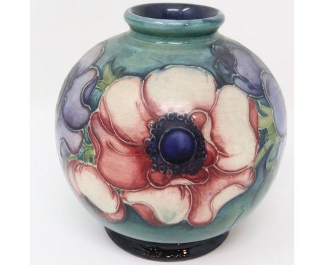 Moorcroft bulbous vase in the Anemone pattern, H: 13 cm, restoration to base. P&amp;P Group 1 (£14+VAT for the first lot and 