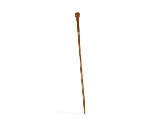 Y A NEW ZEALAND 9CT GOLD MOUNTED SPECIMEN WOOD WALKING STICK  EARLY 20TH CENTURY, IN THE MANNER OF NORRIE AND SEUFFERT With c