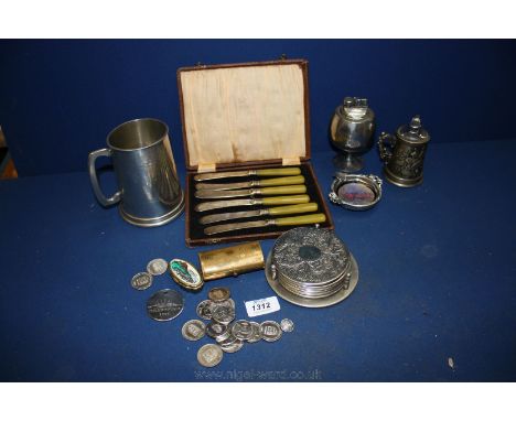 A quantity of miscellanea including pewter Tankard, novelty lighter and commemorative football tokens together with boxed set