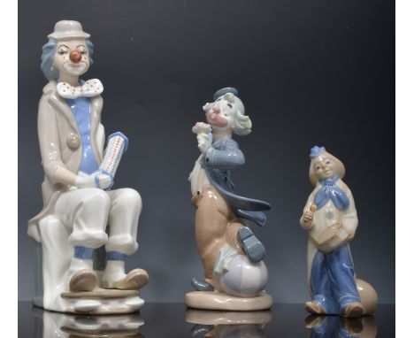 Nao model of a clown, 22cm and four other Spanish models of clowns (5).