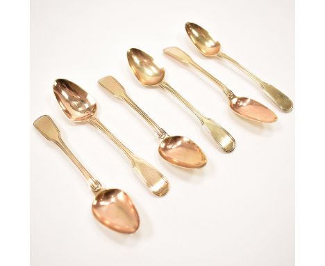 A set of six George III silver hallmarked gilt tea spoons. The spoons in the fiddle pattern having a moulded border to the ha
