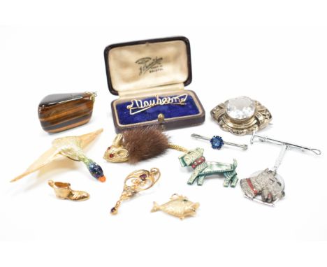 A collection of assorted vintage and antique jewellery. The lot to include a silver and rock crystal brooch, a 1930s Art Deco