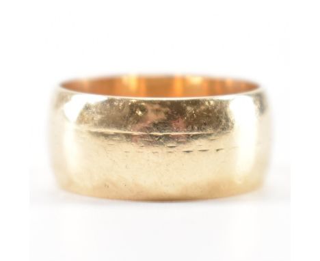 A hallmarked 9ct gold wedding band ring of&nbsp; D form. Marked 375. Assay marked for London. Date letter q for 1971.&nbsp; M