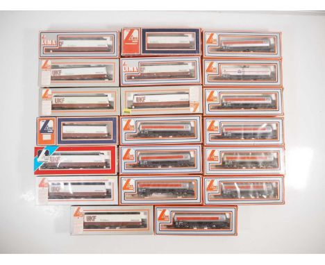 A group of LIMA OO gauge bogie wagons to include tank wagons and fertiliser wagons - VG in G/VG boxes (20)