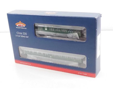 A BACHMANN / KERNOW MODEL CENTRE 31-236Z OO gauge class 2H 2 car DEMU 'Thumper' in BR green livery - VG in VG box