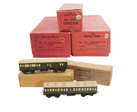 A pair of LEEDS MODEL COMPANY O gauge Southern Railway Suburban passenger coaches, one in original box together with a pair o