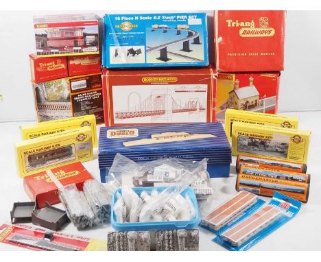 A quantity of OO gauge model railway accessories, kits, buildings etc by HORNBY and others - G/VG in G boxes where boxed (Q)