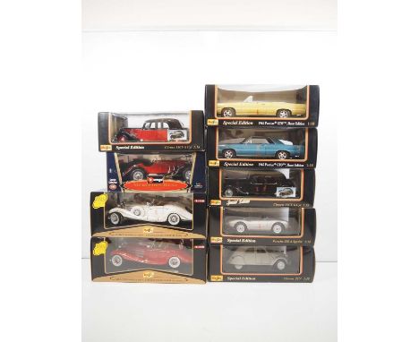 A large group of 1:18 scale MAISTO diecast cars, all pre 1960s types of car, all as new in boxes - VG/E in VG/E boxes (9)