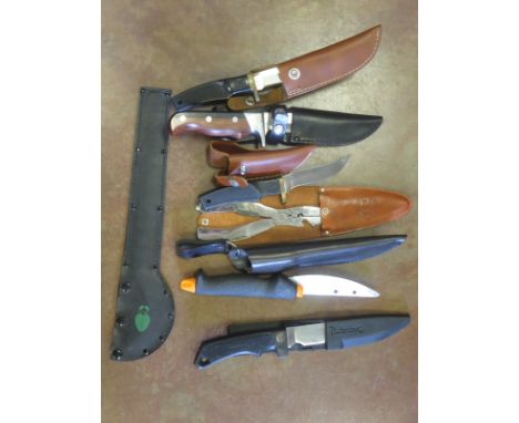 Seven assorted hunting knives