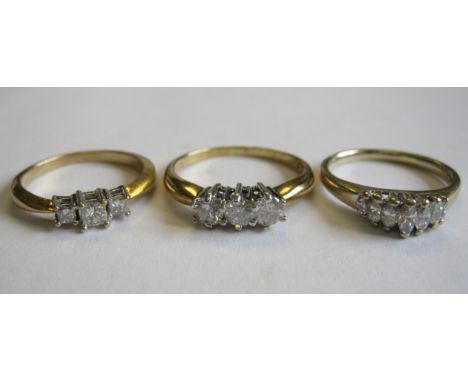 A Diamond three stone Ring peg-set princess-cut stones in 9ct gold, ring size K 1/2, Diamond three stone Ring claw-set brilli