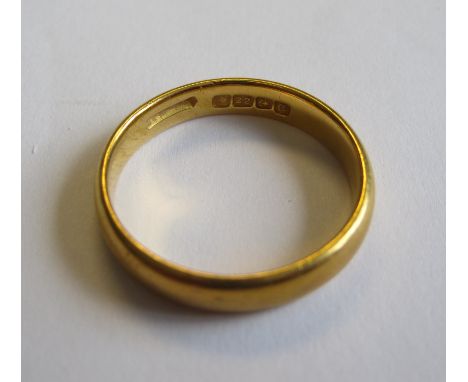 A 22ct gold Wedding Band, approx 5.60gms, ring size R