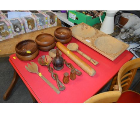 A collection of wooden items to include various bowls; servers; rolling pin etc.