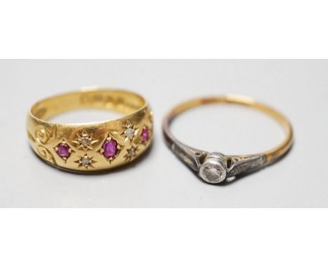 An Edwardian 18ct gold and gypsy set ruby and diamond chip set ring, size J/K and an 18ct and plat. collet set solitaire diam