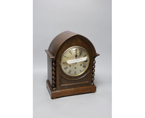An oak cased chiming bracket clock, 34.5 cm high