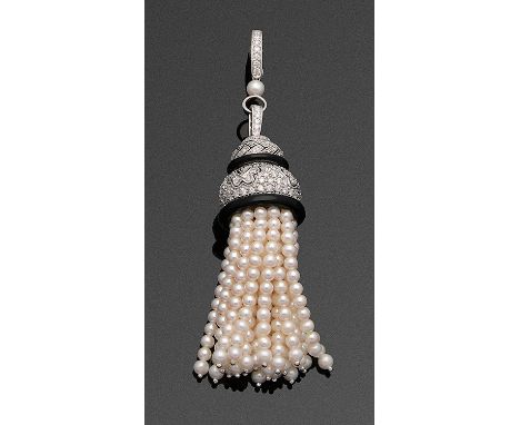 Perl-Diamantanhänger im Stil von Cartier der 20er Jahre Weißgold, gest. 750. Quastenförmiger Anhänger in Ajour, ausgefasst mi