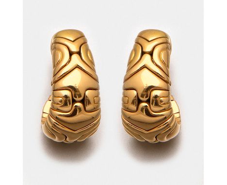 Paar Ohrclips von BVLGARI aus der Kollektion "Parentesi". Gelbgold, gest. 750. Breite, massive Bandform aus geometrischen Gli
