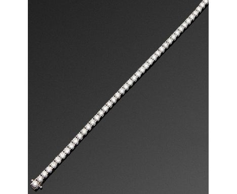 Hochfeines Rivière-Brillantarmband Weißgold, gest. 14 ct.; Linear besetzt mit insges. 46 Brillanten von zus. ca. 8,10 ct. (G-