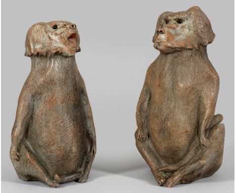 Paar Pavian-Figuren Unglasierte Keramik mit steinzeugartigem, rotem Scherben und grauer Engobebemalung; Glasaugen. Vollplasti