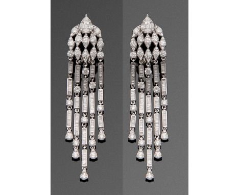 Paar hochfeine Diamant-Chandeliers Weißgold, gest. 750. Schauseitig besetzt mit Brillanten und Diamantnavetten von zus. ca. 5