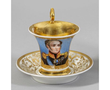 Biedermeier-Porträttasse von Friedrich Wilhelm IV., König von Preußenmit Untertasse. Trichterförmig mit Volutenhenkel. Schaus