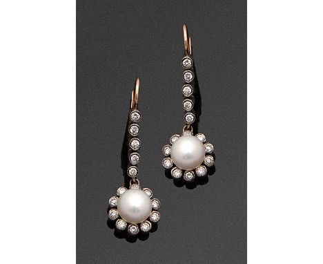 Paar russische Perl-Diamantohrgehänge Gelbgold, gest. 56 (583), teilw. mit Silber verbödet. Schauseitig ausgefasst mit Diaman