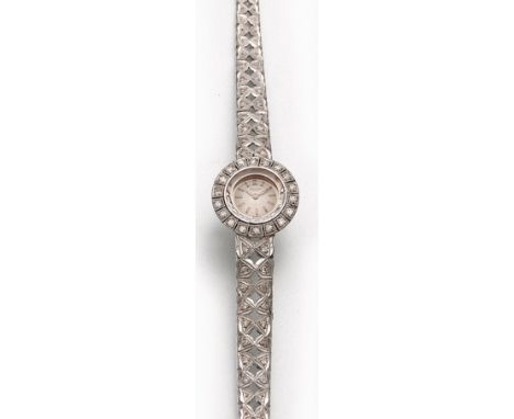 Universal Geneve-Damenarmbanduhr aus den 40er Jahren Weißgold, 18 ct. Rundes Uhrengehäuse, Lunette und übergehendes Armband i