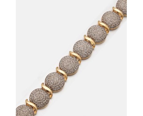 Dekoratives Diamantarmband Gelbgold, gest. 14 ct.; Schauseitig besetzt mit Diamanten von ca. 8,00 ct., in Pavéfassung. Gew. c