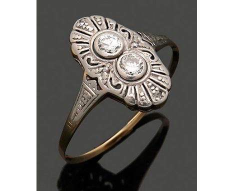 Jugendstil-Diamantring Gelbgold, 14 ct., teilw. platiniert. Schauseitig besetzt mit zwei Altschliffdiamanten von zus. ca. 0,2