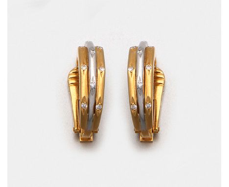 Paar Brillant-Ohrclips "Deux Couleur" Gelbgold, teilw. mit Weißgold verbödet, gest. 750. Schauseitig ausgefasst mit kleinen B