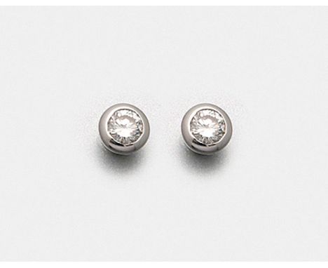Paar klassische Brillant-Ohrringe Weißgold, gest. 585. Zentral besetzt mit jeweils einem Brillanten von zus. 0,20 ct., in sch