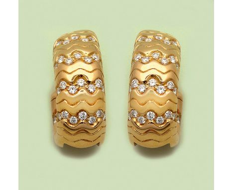 Paar repräsentative Brillant-Creolen Gelbgold, gest. 750. Ausgefasste Brillanten von zus. ca. 2,50 ct. (F-G/vvs-vs). Ges.-Gew