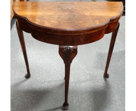 Mahogany scallop fold swivel top card table 