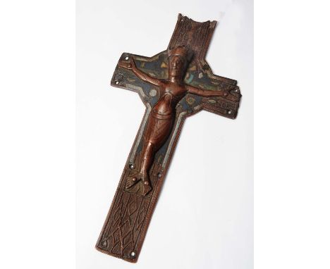 AN EARLY LIMOGES ENAMEL COPPER AND CHAMPLEVÉ CRUCIFIX of traditional form with strapwork decoration, 23cm high