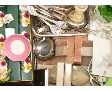A collectors lot to include plated ware, onyx bookends, c.1920s green glass cigarette holders, vintage menu holders, salts, f